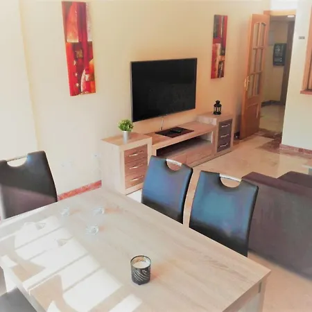 Daire Large With Sea Views & Terrace