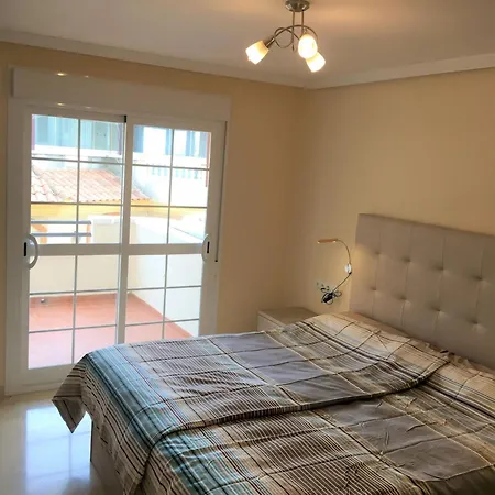 Large With Sea Views & Terrace Daire *