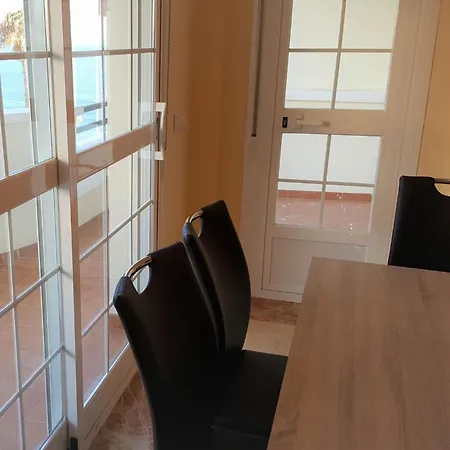 Large With Sea Views & Terrace Daire *