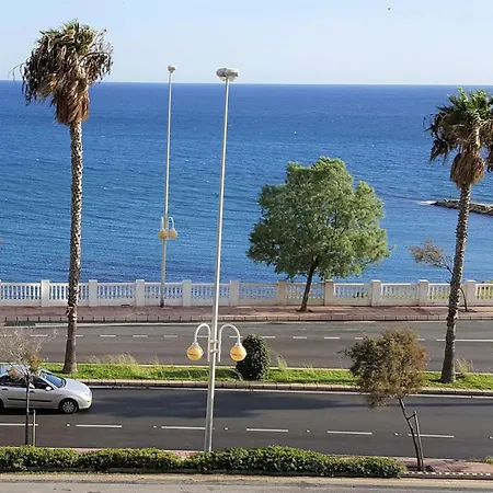 Large With Sea Views & Terrace Daire